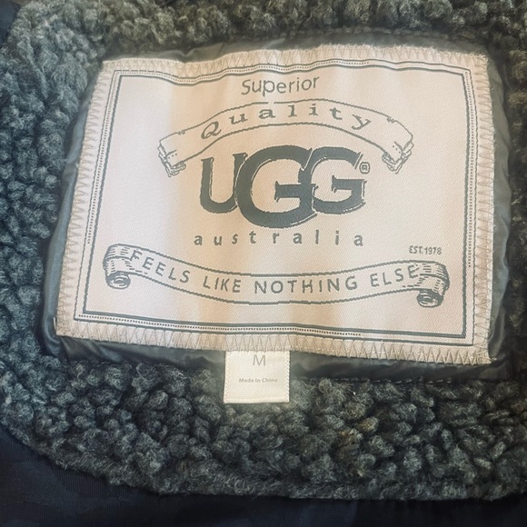 Women’s UGG brand puffer vest - Picture 5 of 9